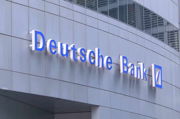 Deutsche Bank share price sends mixed signals ahead of Q3 earnings