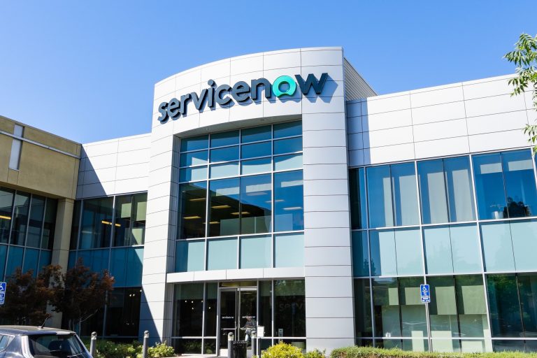 ServiceNow stock price dived after earnings: buy the dip or sell the rip?