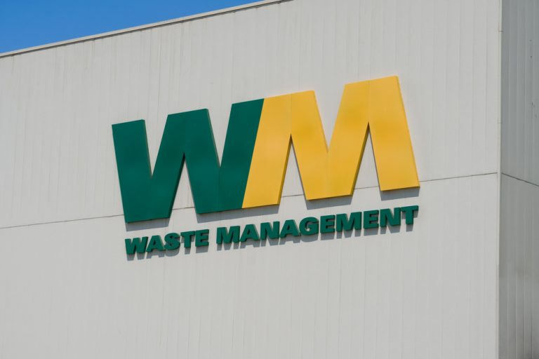 Waste Management stock forecast ahead of earnings: buy or sell?